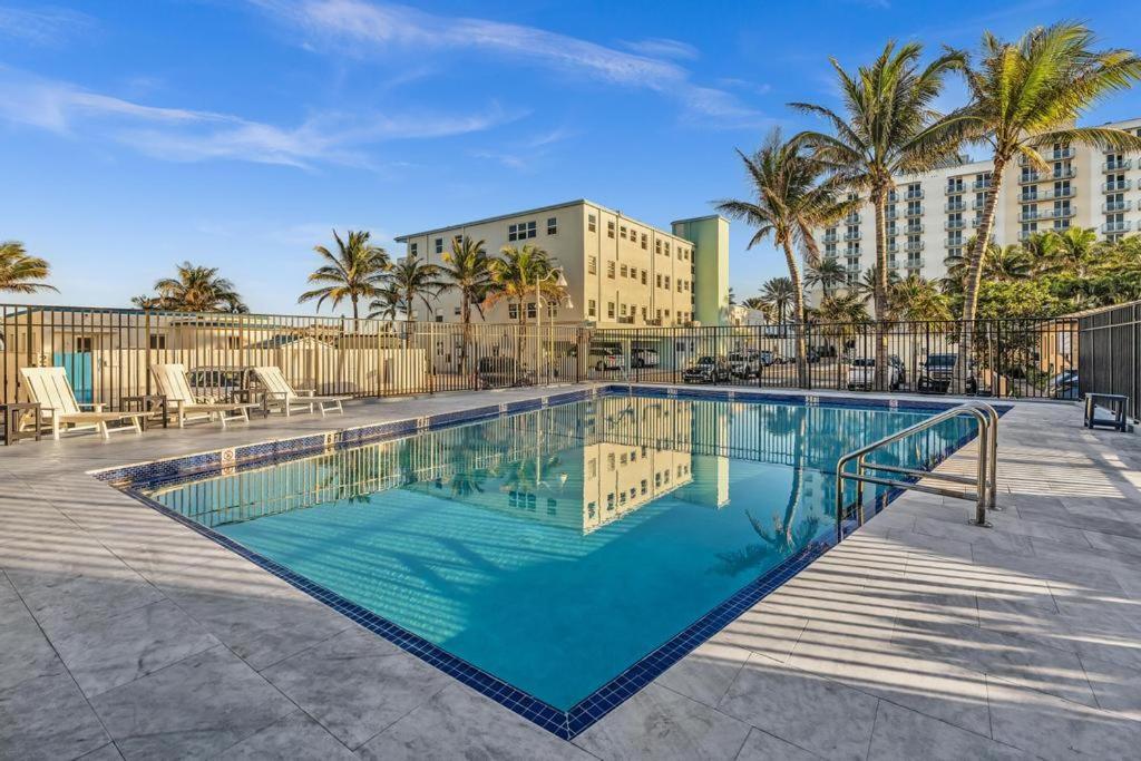 Beachfront & Pool Near Marriott Hollywood Beach Kültér fotó